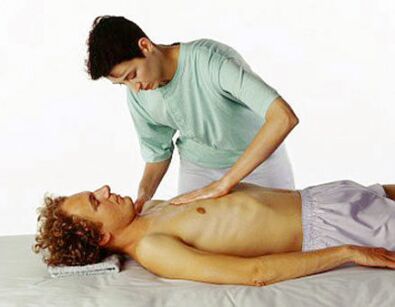 Massage voor thoracale osteochondrose om pijn en spasmen te verminderen